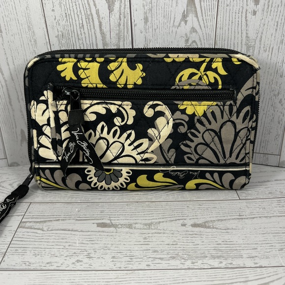 Vera Bradley Wallet Quilted Pattern Floral Print Yellow Black Everyday Turnlock - Picture 2 of 5